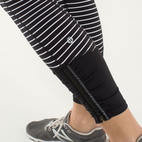 Lululemon Runday Crop 
Parallel Stripe Black White / Black - Picture 7 of 8